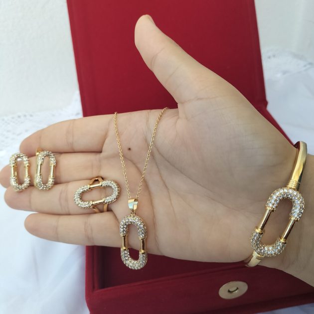 طقم "Royal Twist 🔥" الأنيق