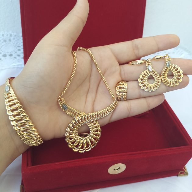 طقم "سيركل أوف لايت الفخم" ✨